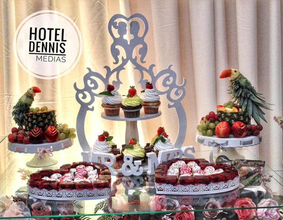 Hotel Dennis Mediaş Extérieur photo